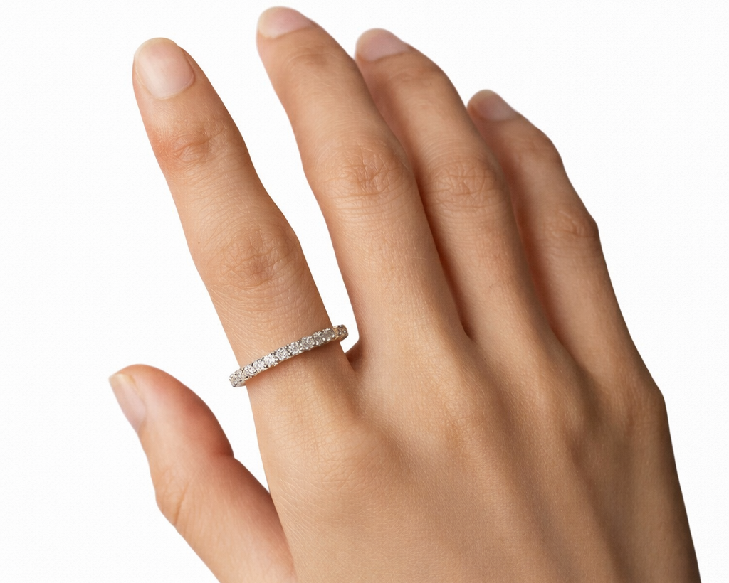 Azalune Silver Ring with Moissanites