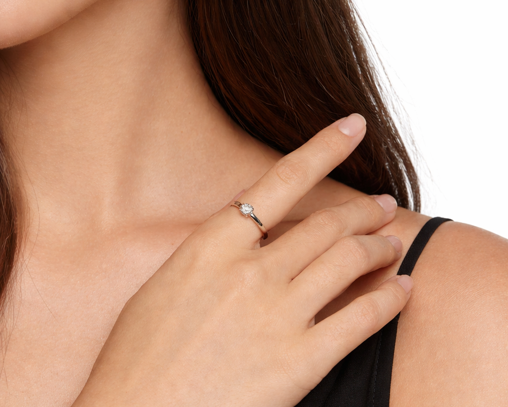 Bondia Silver Ring with Round Moissanite