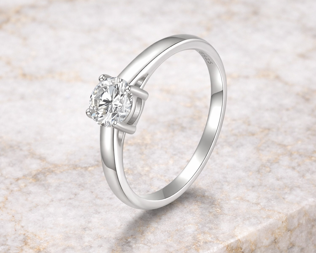 Bondia Silver Ring with Round Moissanite
