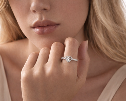 Siluette of Heart Silver Ring with Moissanite