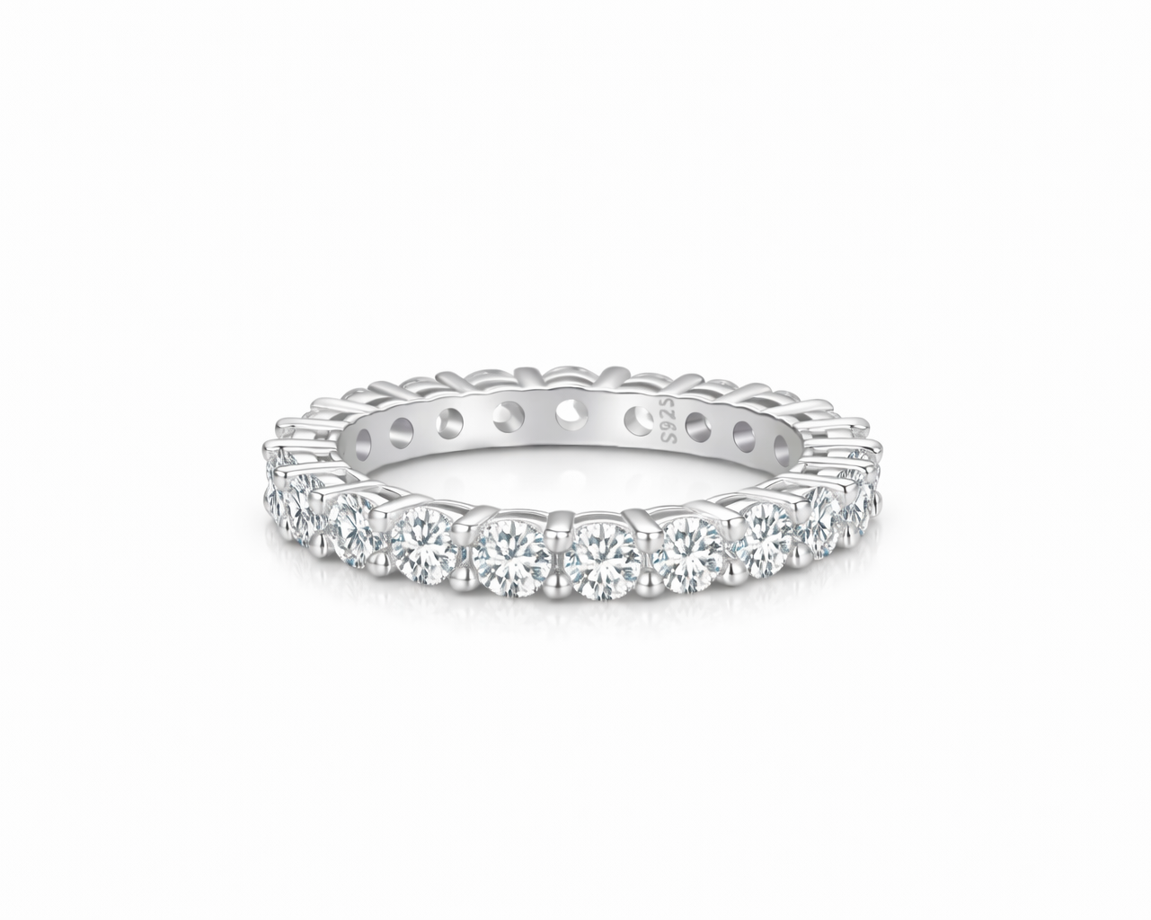 Shining Silver ring with Moissanites