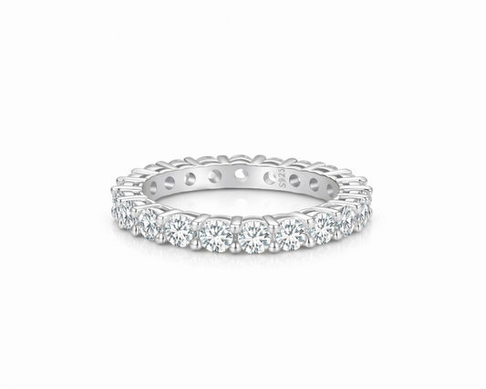 Shining Silver ring with Moissanites