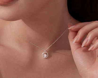 Delivara Silver Necklace with Moissanite