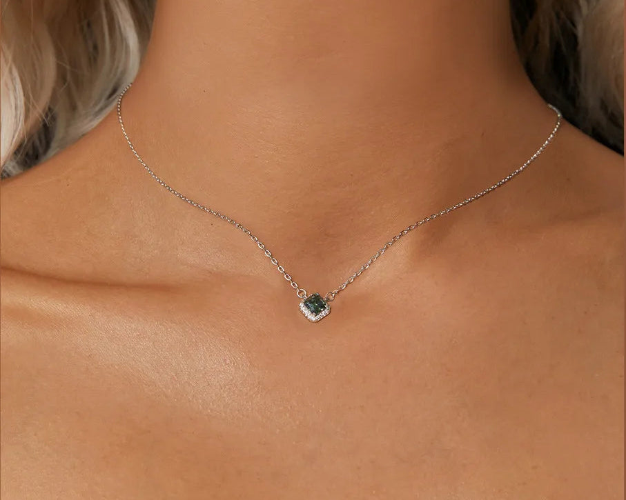 Cosmia White-gold plated Necklace with Moissanite