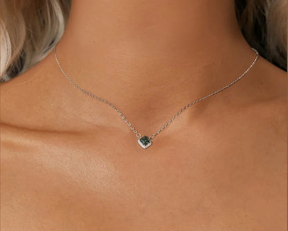 Cosmia White-gold plated Necklace with Moissanite