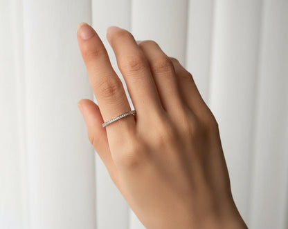 Softness Silver Ring with Moissanites