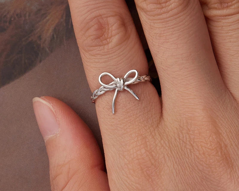 Unica Bow Silver Ring