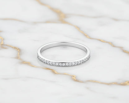 Softness Silver Ring with Moissanites
