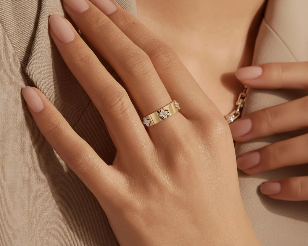 Lucky Clover Gold-plated Ring with Mossanites